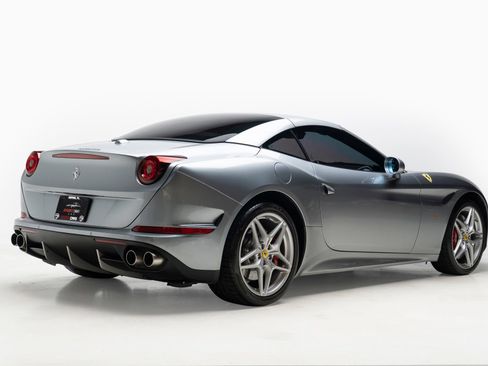Used 2016 Ferrari California T RWD image 9