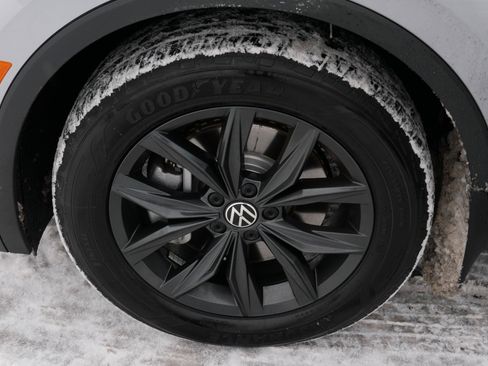 Certified 2024 Volkswagen Tiguan SE image 15