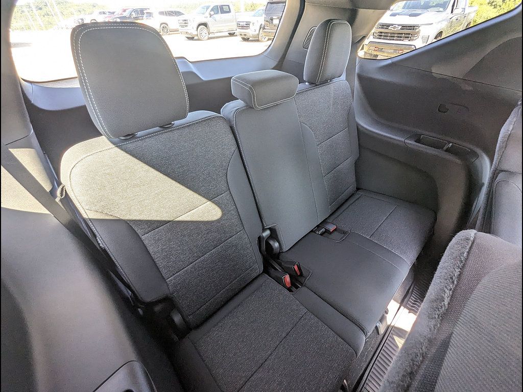 New 2027 Chevrolet Traverse LT w/ Midnight/Sport Edition FWD image 15