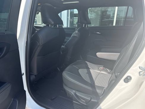 Used 2022 Toyota Highlander XSE FWD image 17