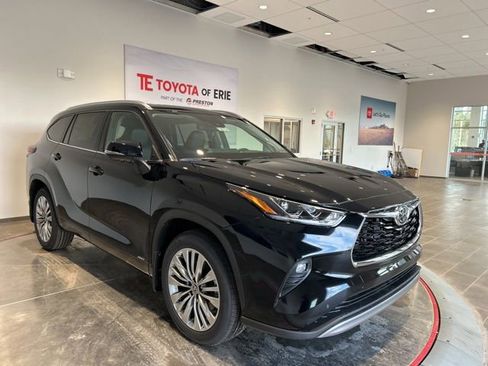 New 2026 Toyota Highlander Platinum AWD/4WD image 1