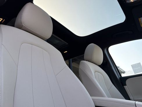 Certified 2025 Mercedes-Benz GLB 250 image 19