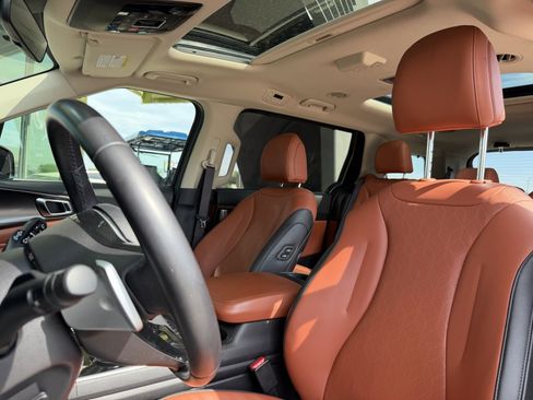 Used 2025 Kia Carnival SX w/ SX Dark Edition Package FWD image 36