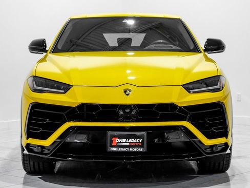 Used 2022 Lamborghini Urus AWD/4WD image 2