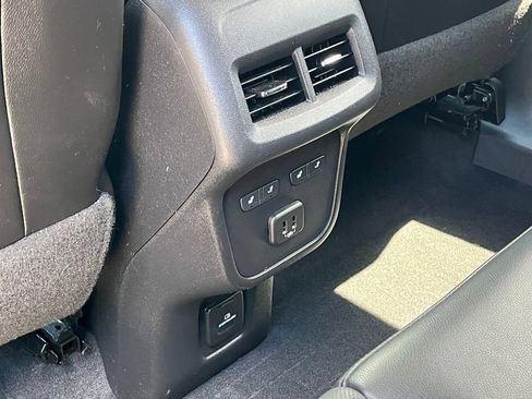 Used 2021 Chevrolet Equinox Premier AWD/4WD image 23