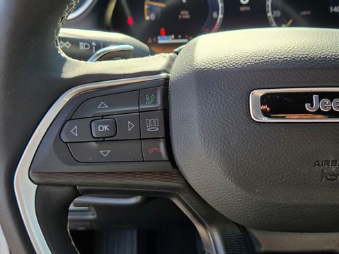 Used 2025 Jeep Grand Cherokee Laredo RWD image 26