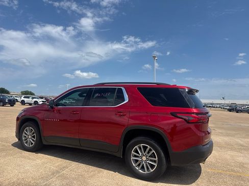 Used 2023 Chevrolet Traverse LT FWD image 13
