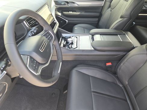 New 2026 Jeep Grand Wagoneer Limited AWD/4WD image 10
