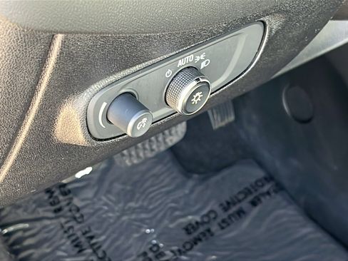 Used 2019 Chevrolet Equinox LT image 13