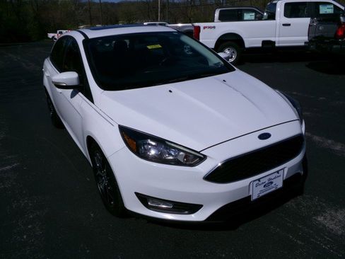 Used 2018 Ford Focus SEL w/ Cold Weather Package FWD image 2