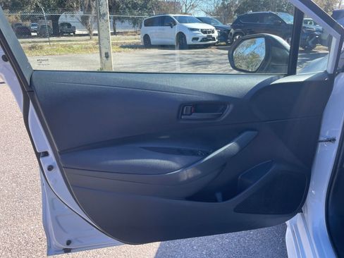 Used 2025 Toyota Corolla LE image 18