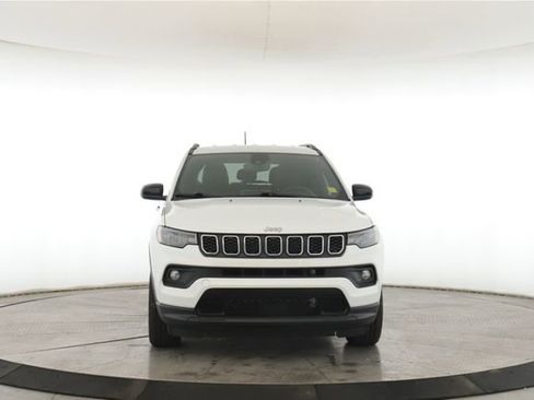 Used 2025 Jeep Compass Latitude image 12