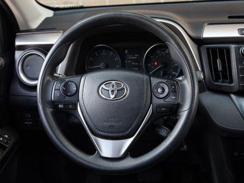 Used 2018 Toyota RAV4 LE image 30