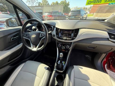 Used 2020 Chevrolet Trax Premier FWD image 8