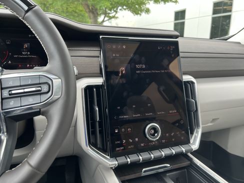 Used 2024 GMC Acadia Denali w/ Super Cruise Package FWD image 31