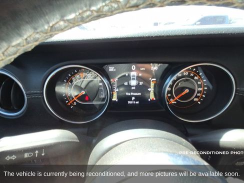 Used 2020 Jeep Gladiator Overland AWD/4WD image 16