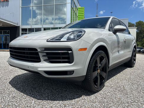 Used 2023 Porsche Cayenne AWD/4WD image 10
