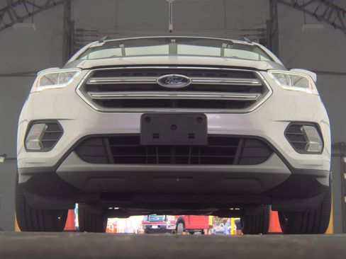 Used 2018 Ford Escape SEL image 3
