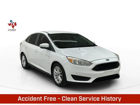 Used 2015 Ford Focus SE image 1