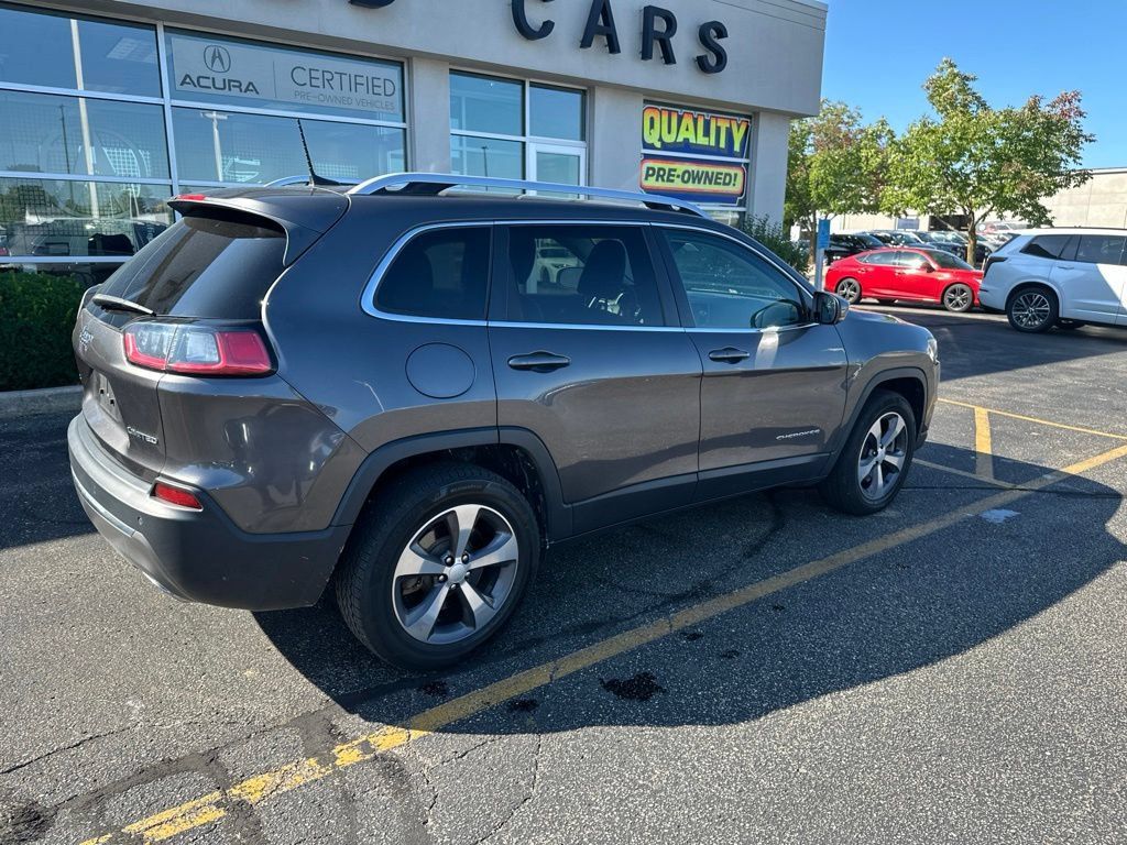 Used 2019 Jeep Cherokee Limited w/ Luxury Group AWD/4WD image 5