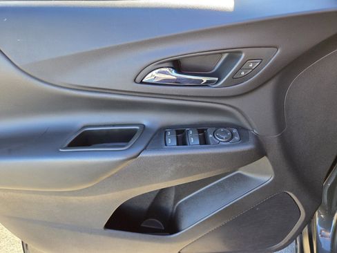 Used 2018 Chevrolet Equinox LT image 18