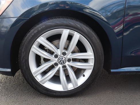 Used 2019 Volkswagen Passat 2.0T Wolfsburg image 11