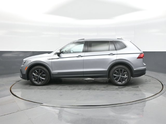 Used 2022 Volkswagen Tiguan SE w/ Panoramic Sunroof Package AWD/4WD image 4