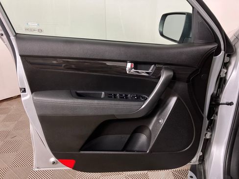 Used 2013 Kia Sorento EX image 23