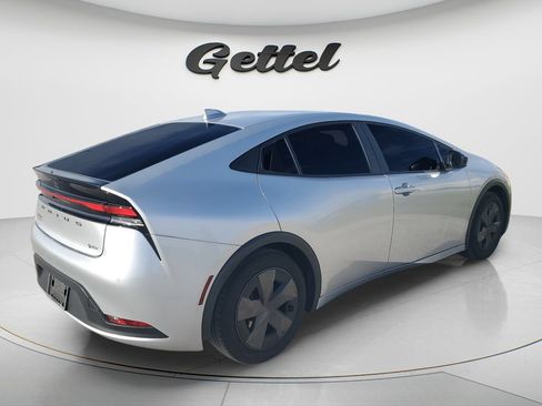 Used 2025 Toyota Prius LE FWD image 3