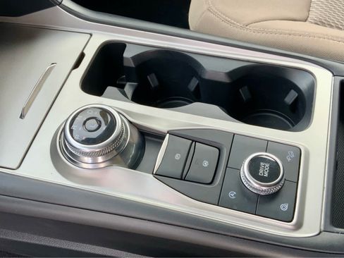 Used 2022 Ford Explorer XLT AWD/4WD image 47