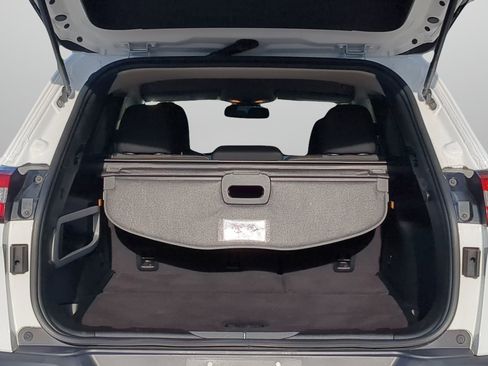 Used 2018 Jeep Cherokee Latitude w/ Safety Group FWD image 46