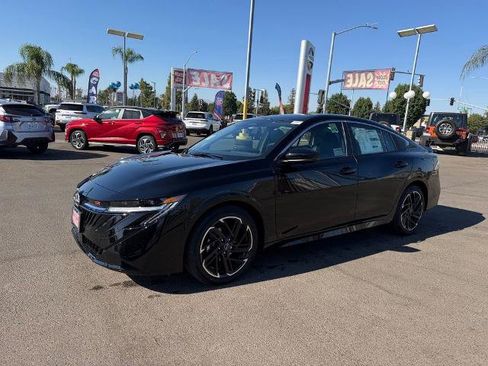 New 2026 Nissan Sentra SR w/ SR Premium Package FWD image 3
