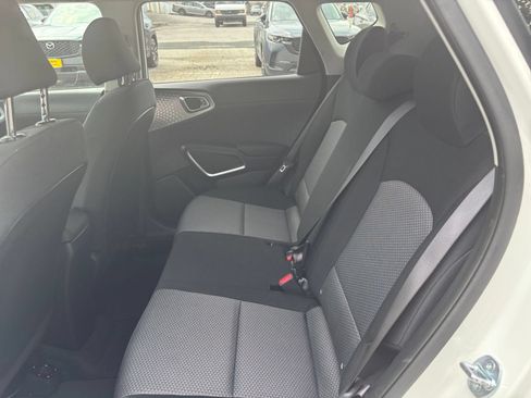 Used 2025 Kia Soul LX w/ LX Technology Package FWD image 17