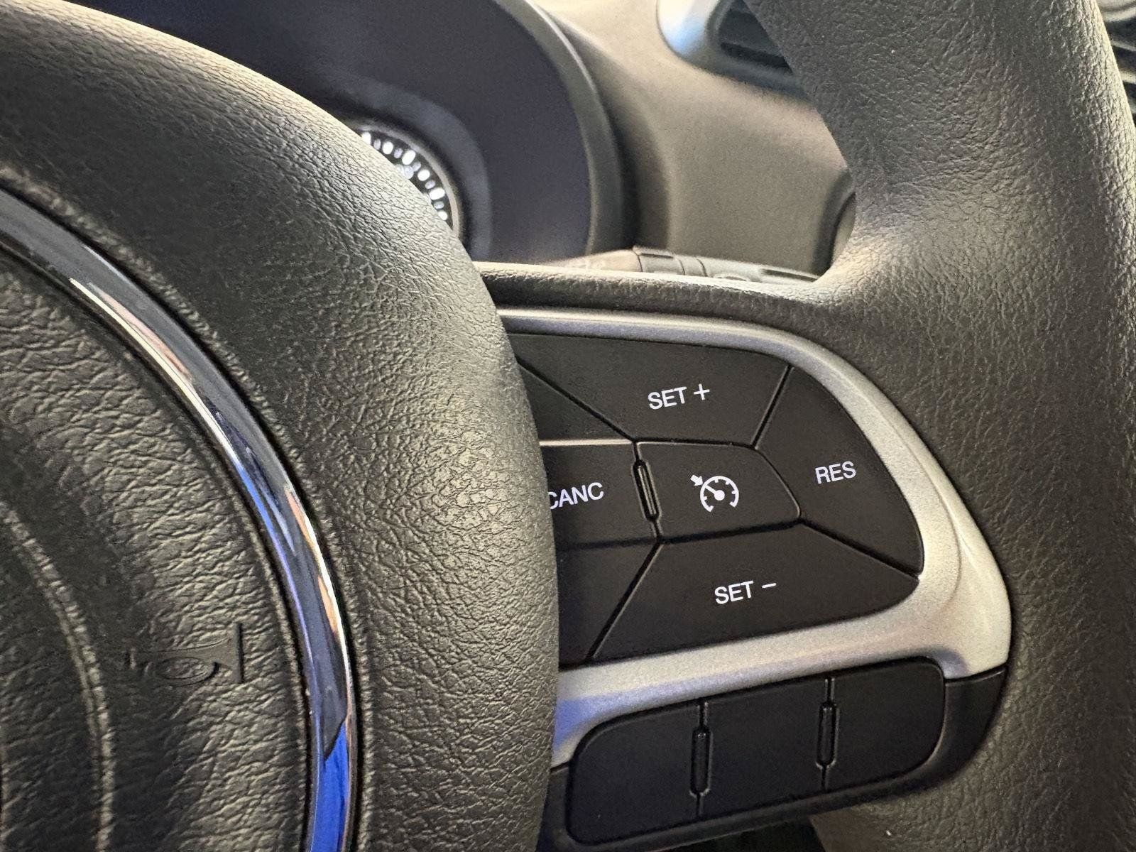 Used 2023 Jeep Renegade Latitude AWD/4WD image 26