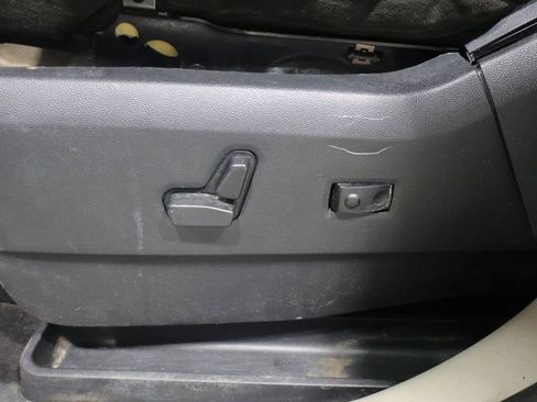 Used 2016 Dodge Grand Caravan SXT FWD image 11