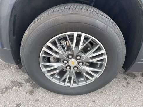 Used 2025 Chevrolet Traverse LT FWD image 9