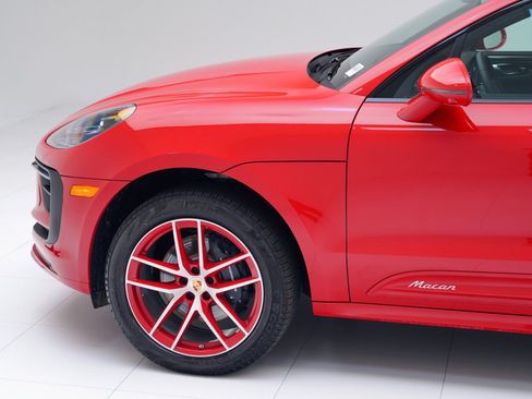 Certified 2026 Porsche Macan AWD/4WD image 11