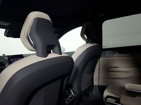 Used 2025 Volvo EX90 Ultra image 15