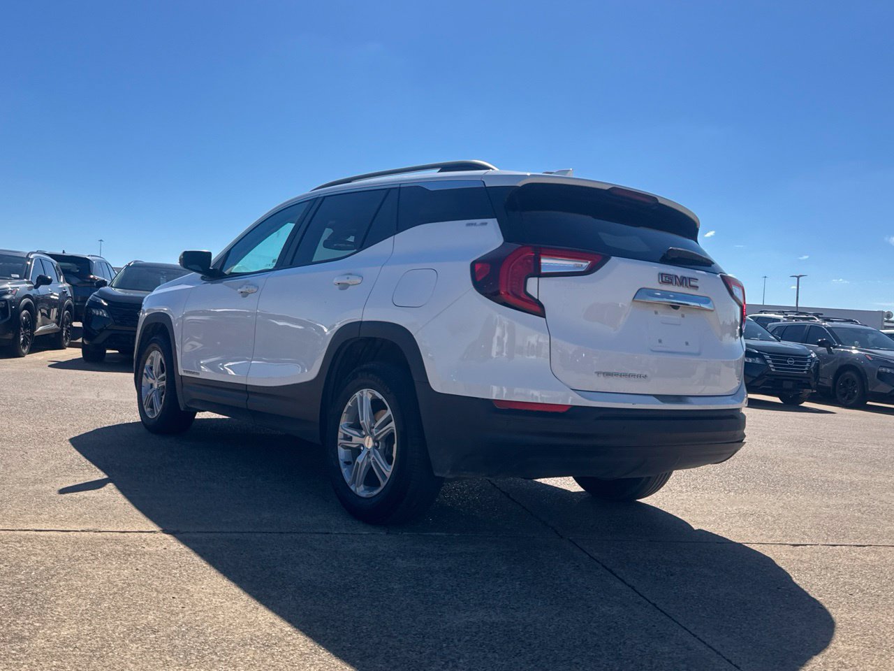 Used 2022 GMC Terrain SLE w/ Driver Convenience Package FWD image 18