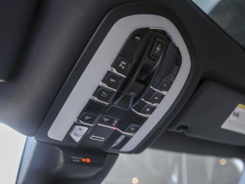 Certified 2026 Porsche Macan AWD/4WD image 27