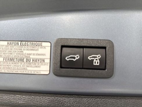 Used 2023 Toyota Corolla Cross XLE image 16