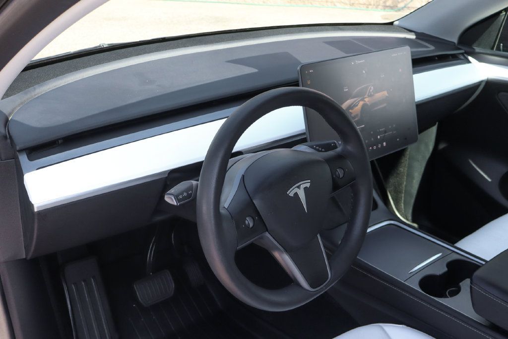Used 2025 Tesla Model Y Long Range RWD image 17