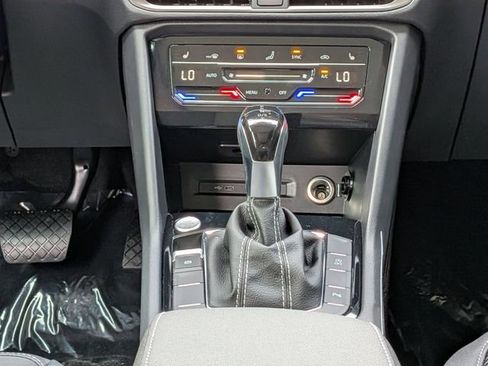 New 2026 Volkswagen Taos SE image 18