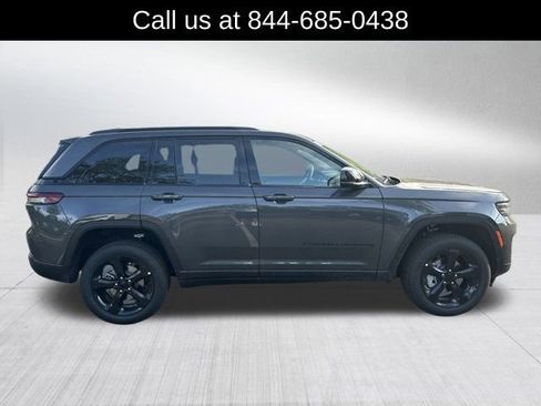 New 2025 Jeep Grand Cherokee Limited w/ Black Appearance Package image 4
