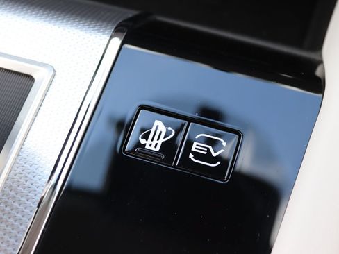Used 2025 Mitsubishi Outlander 4WD Plug-In Hybrid image 9