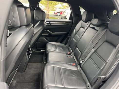 Used 2019 Porsche Cayenne w/ Premium Plus Package AWD/4WD image 20