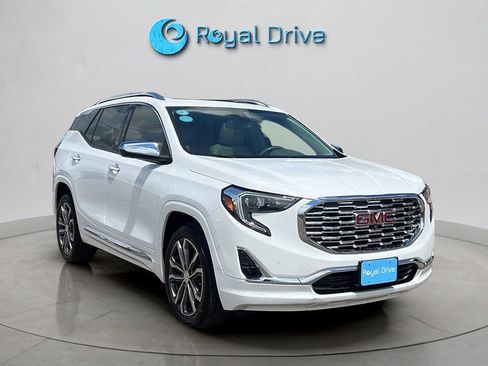 Used 2020 GMC Terrain Denali w/ Denali Premium Package AWD/4WD image 7