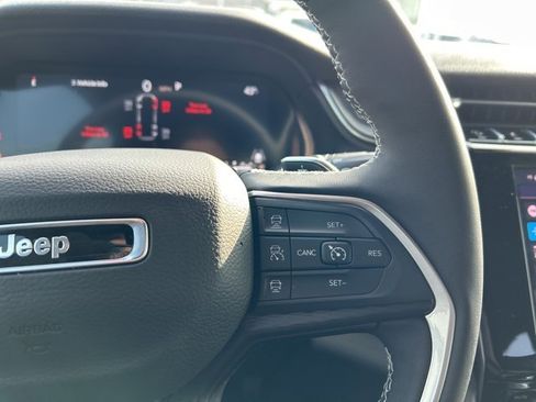 Used 2025 Jeep Grand Cherokee L Altitude image 22