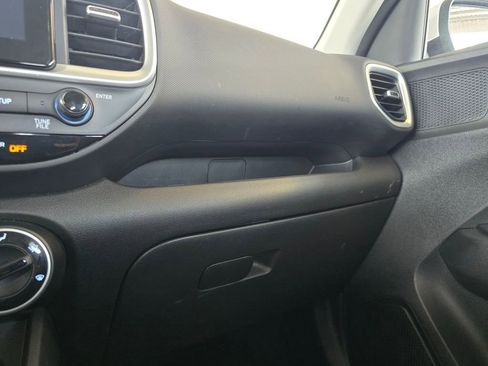 Used 2025 Hyundai Venue SE image 30