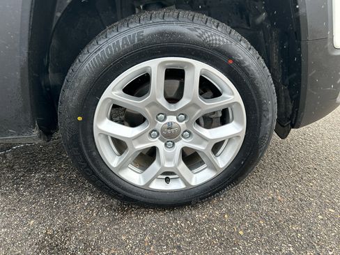 Used 2018 Jeep Renegade Latitude image 26